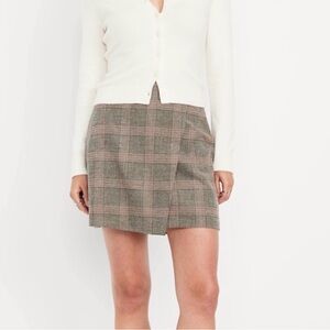 Old Navy High-Waisted Wrap-Front Patterned Mini Skirt in Gray Plaid